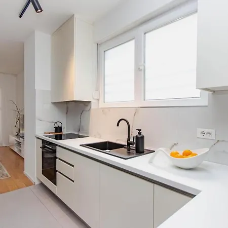 Apartment Sea View Garden