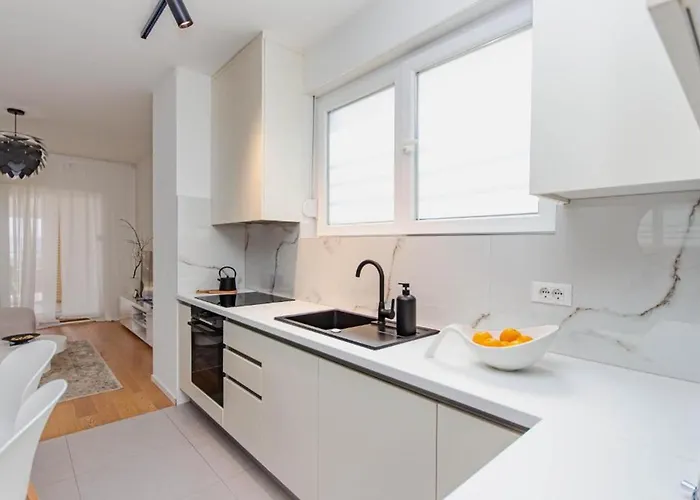 Apartment Sea View Garden