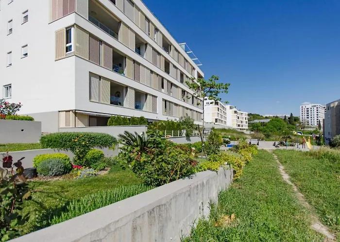 Sea View Garden Apartment