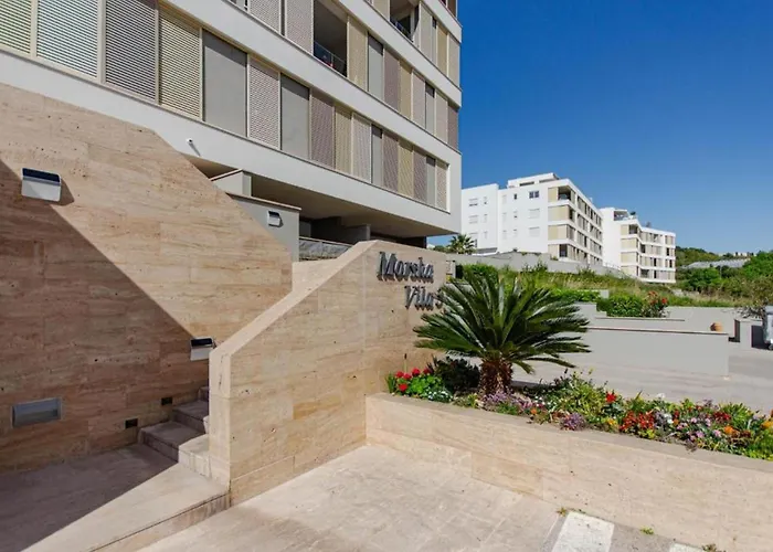 Sea View Garden Apartment *