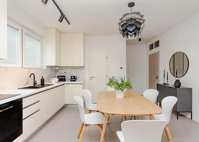 Sea View Garden Apartment